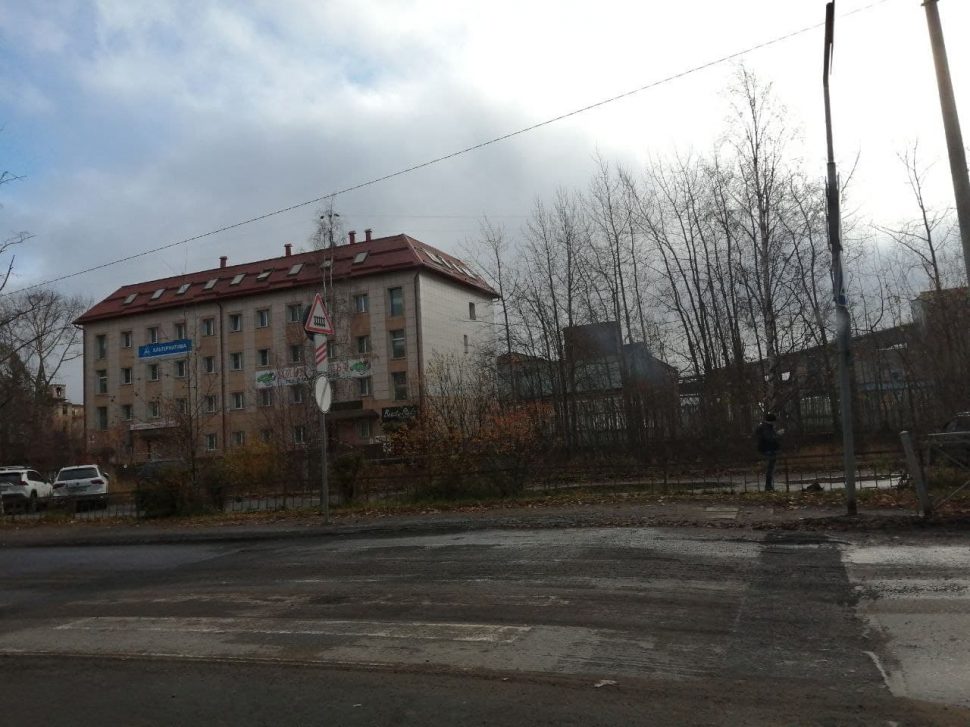 Обустроенную искусственную неровность в Северодвинске срезали спустя 2 недели