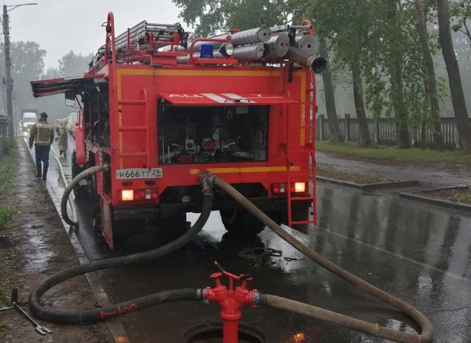 В Северодвинске едва не сгорел мебельный цех