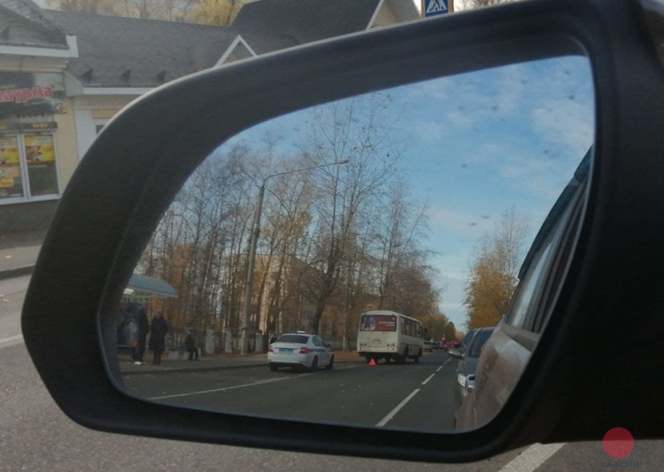 В Северодвинске из автобуса выпала пассажирка