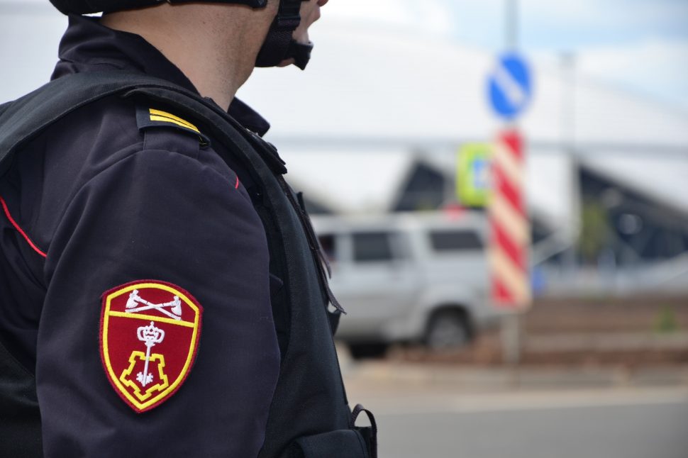 Северодвинские росгвардейцы задержали подозреваемого в ограблении магазина
