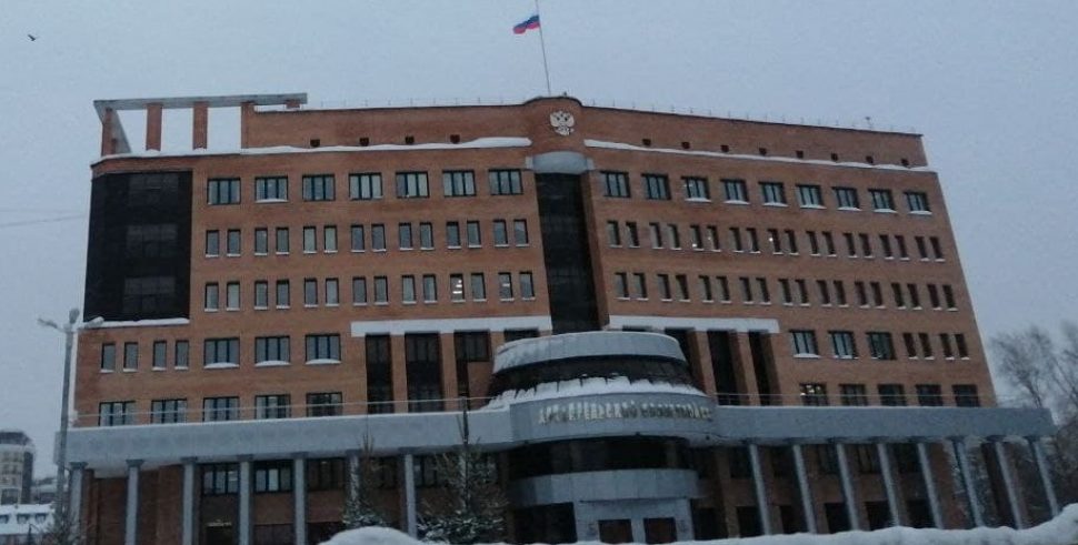 Напавшего с ножом на полицейского мужчину осудили в Архангельске