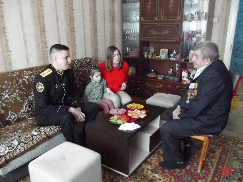 Военные следователи поздравили ветеранов с наступающим 23 февраля