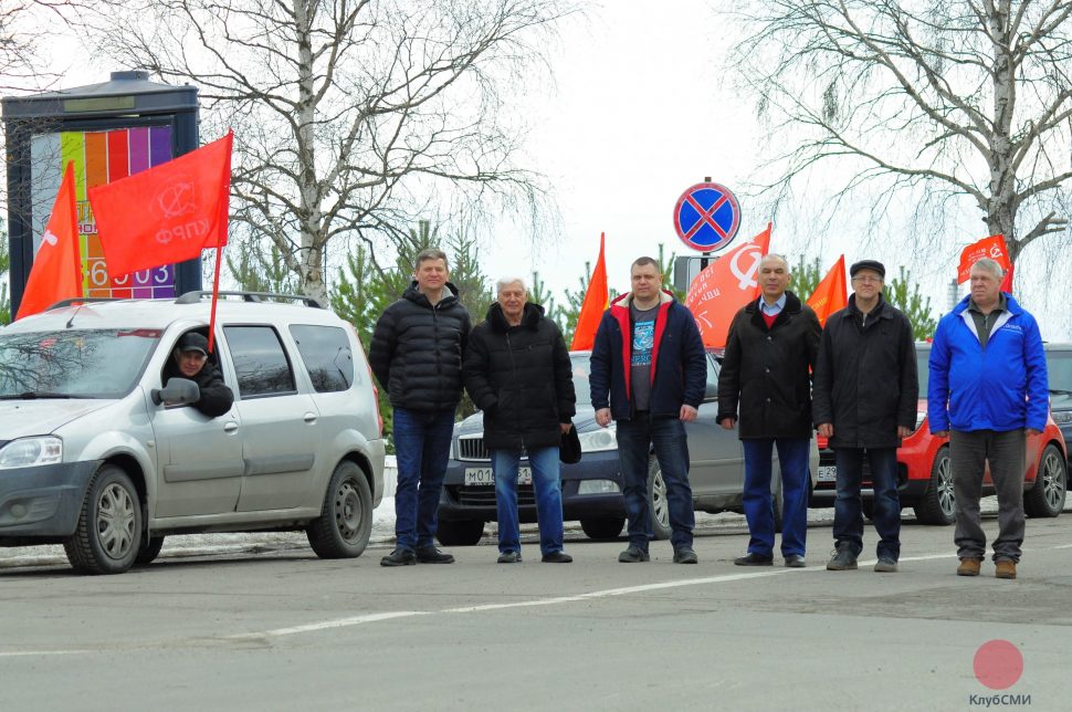 В день космонавтики северодвинское отделение КПРФ провело автопробег 