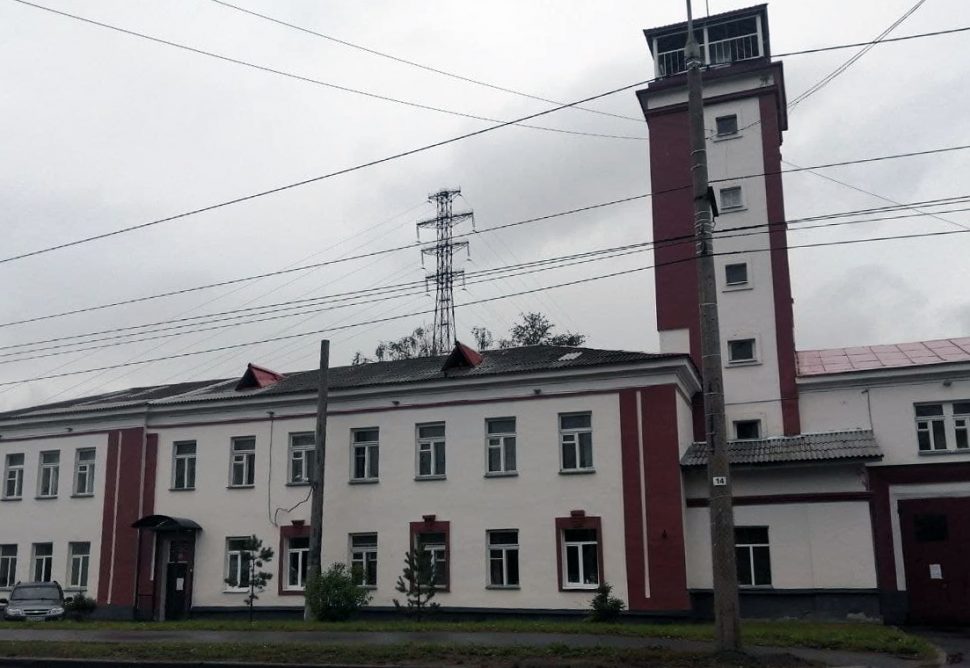 В Архангельске девочка получила травмы, прыгая по крышам гаражей