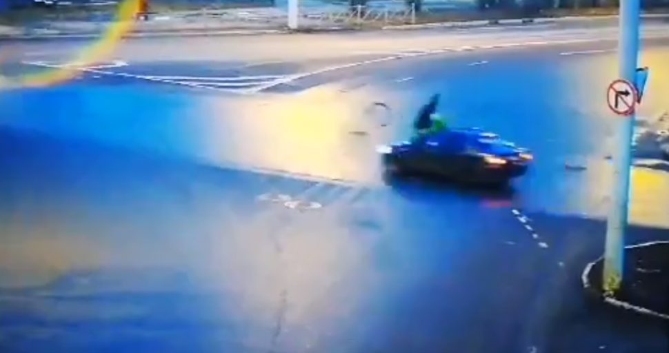 В Архангельске иномарка сбила велосипедиста