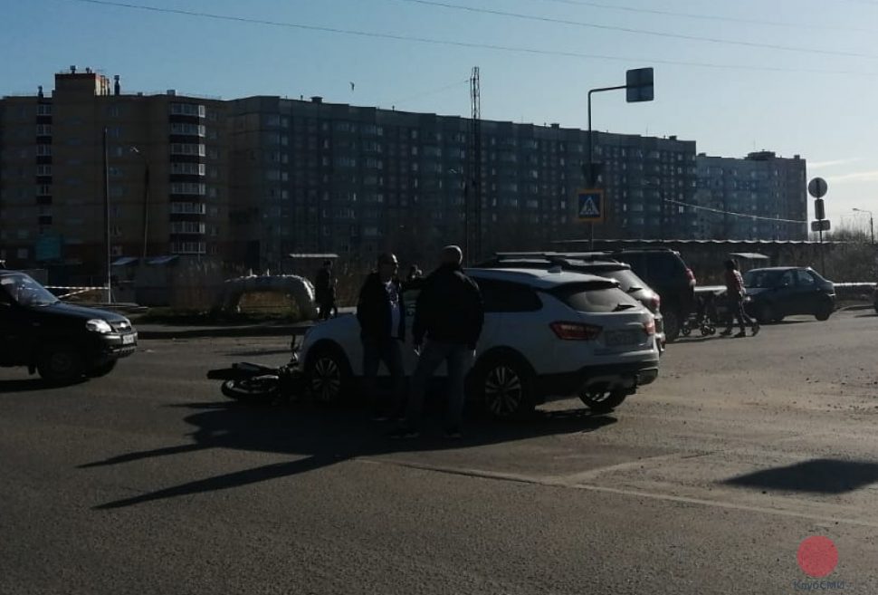 В Северодвинске мотоцикл врезался в «Ладу» 