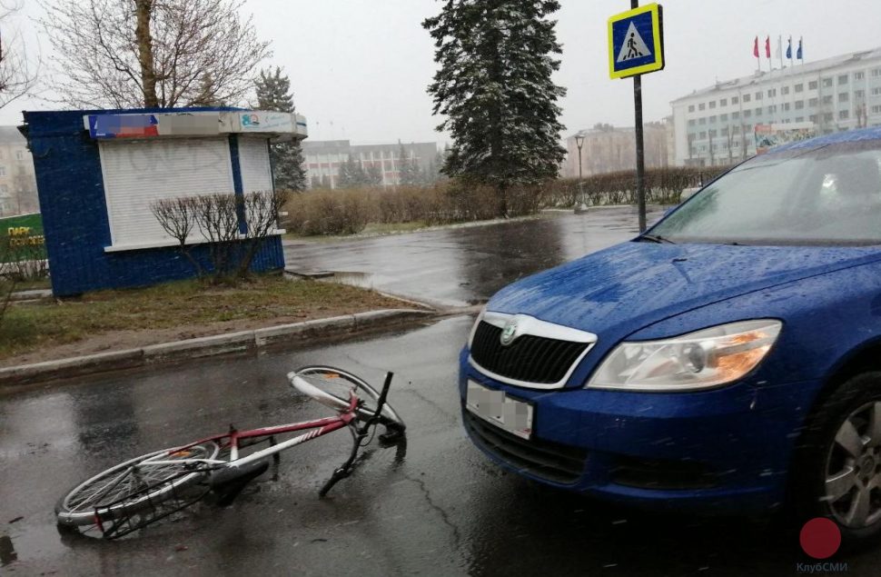 В Северодвинске иномарка сбила пьяного велосипедиста 