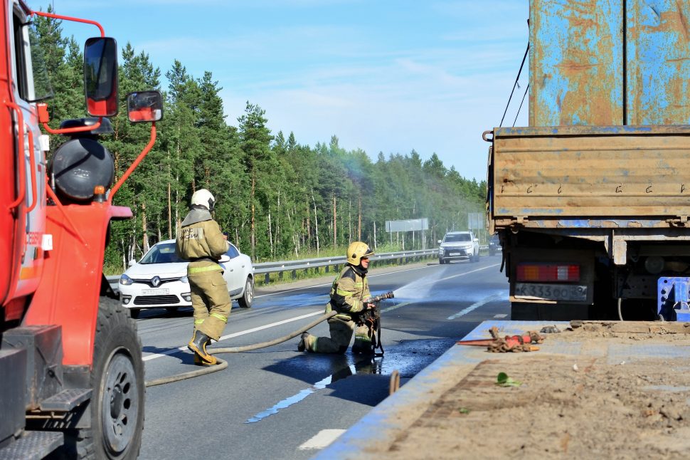 Под Северодвинском горел грузовик