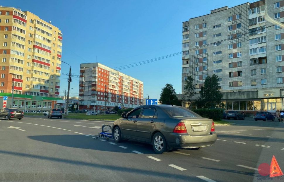 В Северодвинске иномарка сбила велосипедиста
