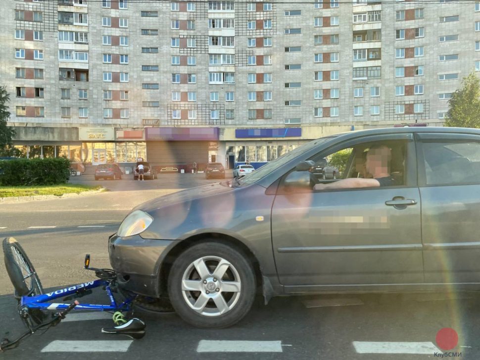 В Северодвинске иномарка сбила велосипедиста