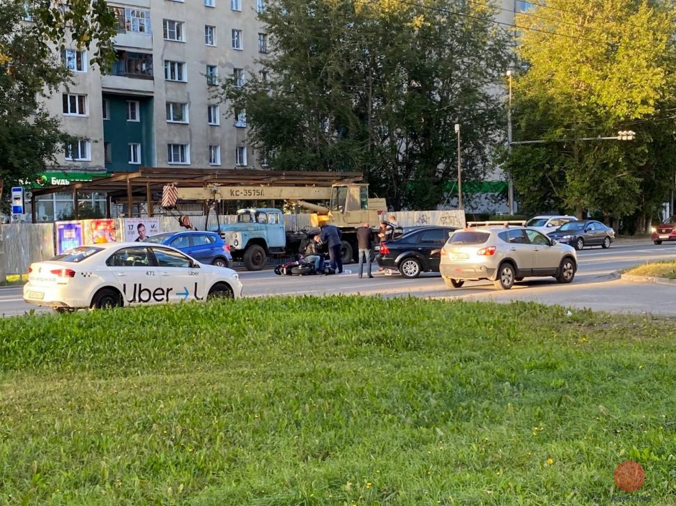В Северодвинске иномарка столкнулась с мотоциклом