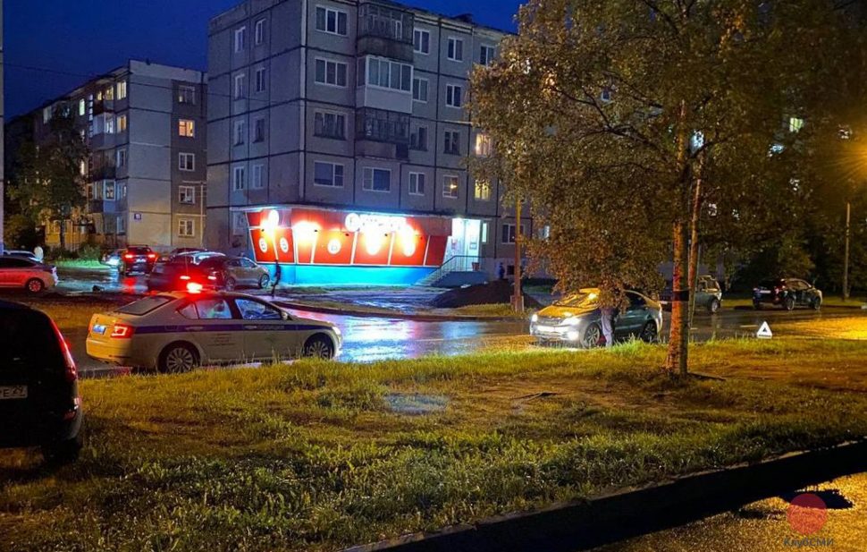 В Северодвинске электросамокат врезался в иномарку