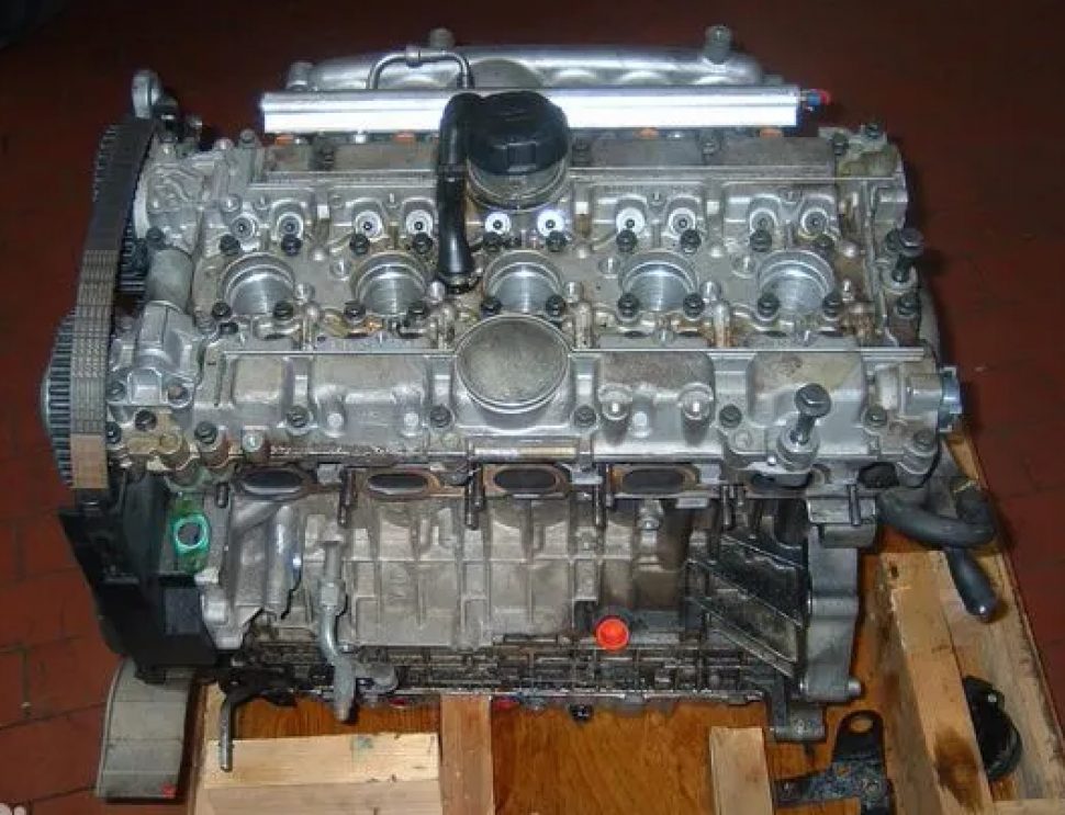 Купить мотор в архангельске. Двигатель Volvo b5244t.