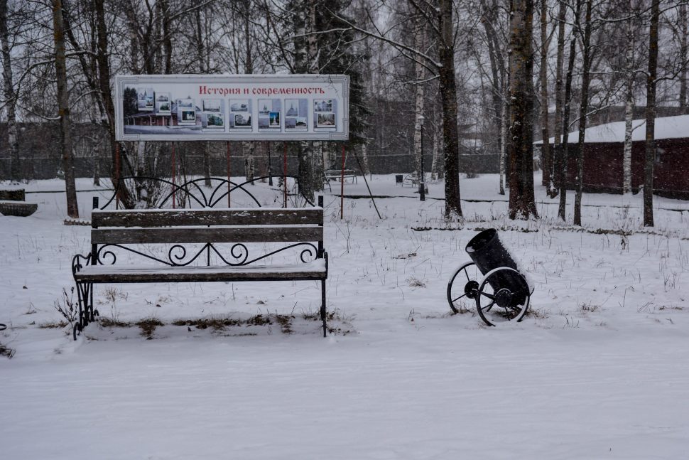 Мусорки у лавочек в форме пушек