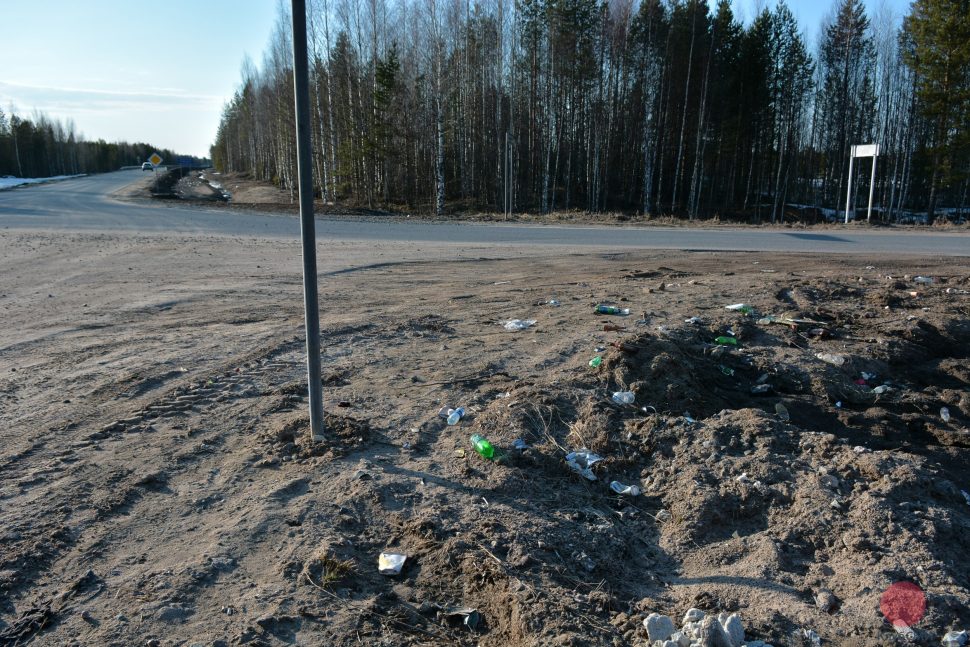 Автовредители загадили перекрёсток на новой дороге