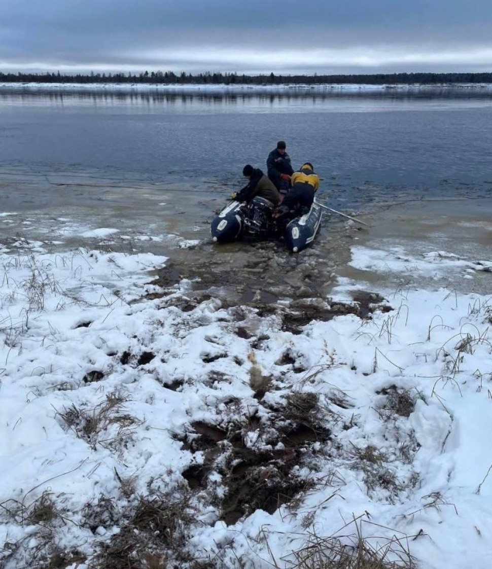 Водолазы Центра гражданской защиты ищут пропавших на воде рыбаков