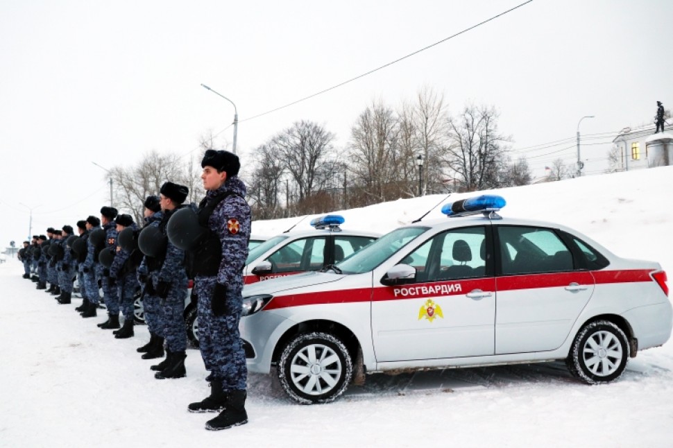 Росгвардейцам вручили ключи от новых служебных автомобилей 