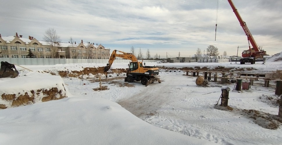 В Каргополе продолжается строительство школы 