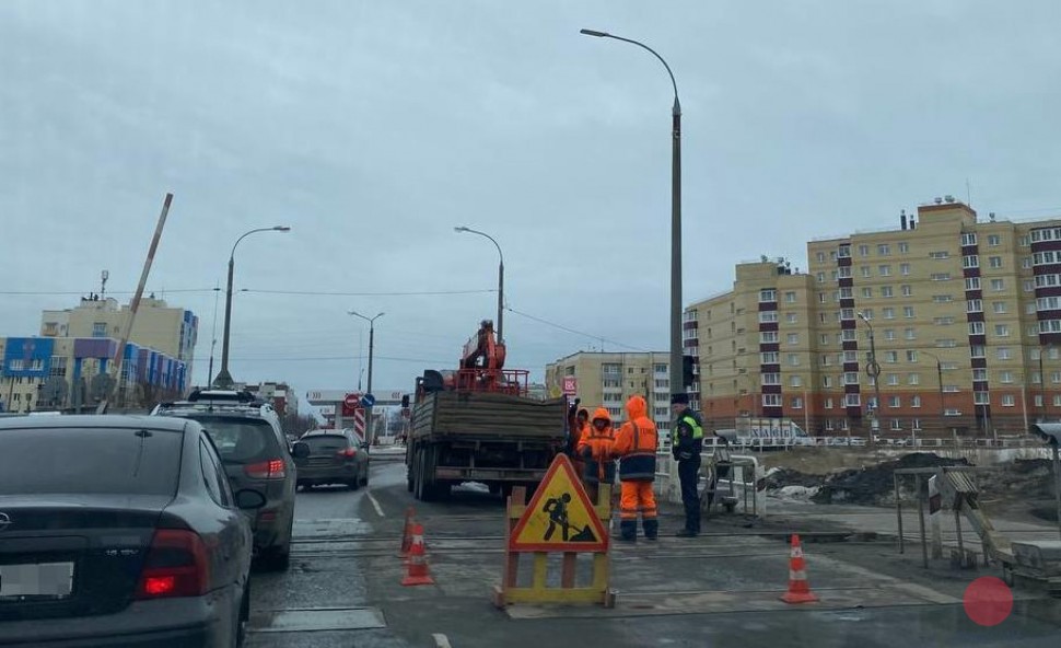 На Морском проспекте Северодвинска заделали ямы возле ж/д переезде