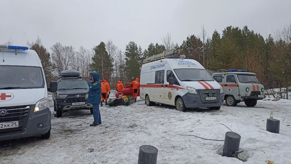 В Северодвинске рыбаков на льдине унесло в открытое море