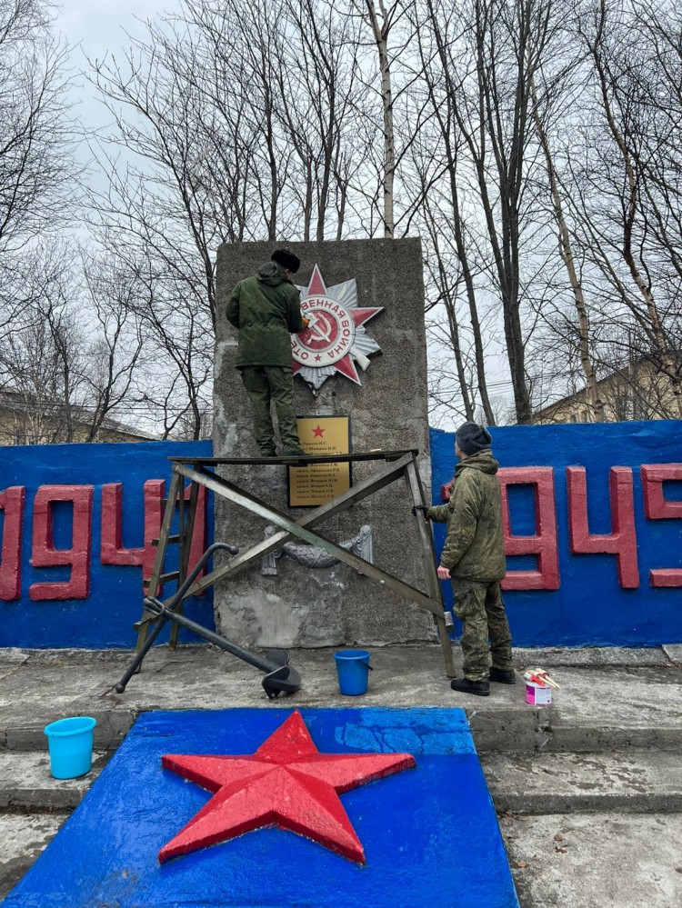 В преддверии 79-й годовщины Победы в Великой Отечественной войне  военные следователи Северного флота провели работы  по благоустройству воинских мемориалов 