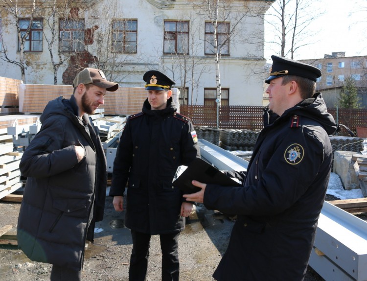 В г. Мурманске проведен новый рейд по выявлению среди бывших мигрантов нарушителей законодательства о воинском учете 