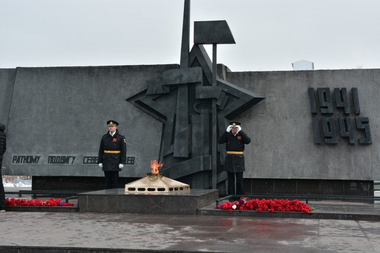 В Северодвинске возложили цветы ко Дню Победы