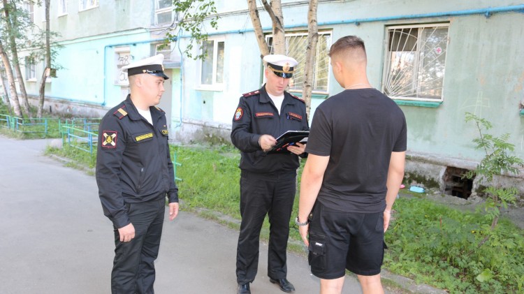 Военные следователи провели рейд по выявлению граждан, уклоняющихся от воинского учета в Мурманске