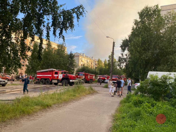 В Северодвинске ликвидировали пожар на складе