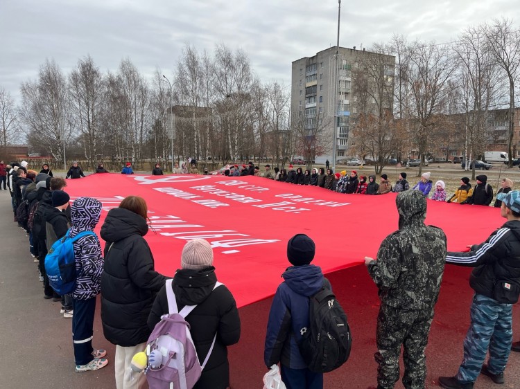 В Коряжме военнослужащие отряда спецназначения «Ратник» Росгвардии дали старт акции «Память сильнее времени»