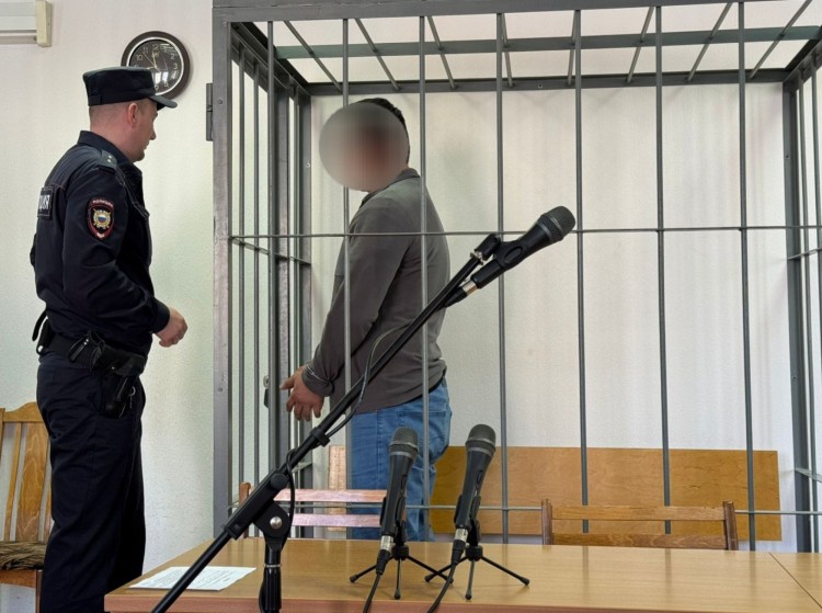 Управляющий магазина в Северодвинске попался на взятке полицейскому