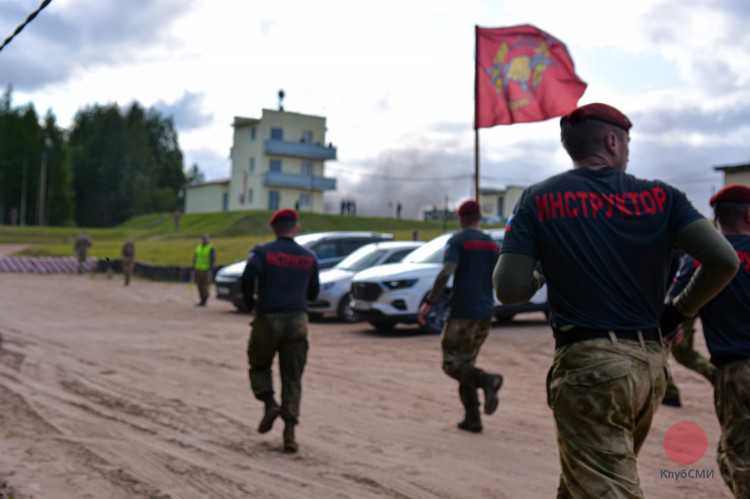 Колонна под бой КПВТ врывается обратно на полигон, осталось совсем чуть-чуть…