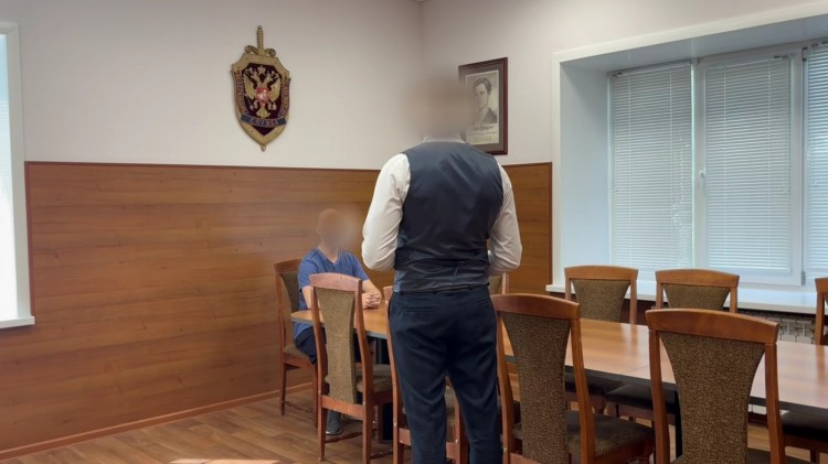 В Архангельской области сотрудники ФСБ предостерегли 19-летнего местного жителя от государственной измены.