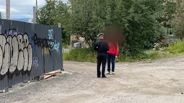 В Мурманске проведен рейд по выявлению мигрантов, не вставших на воинский учет