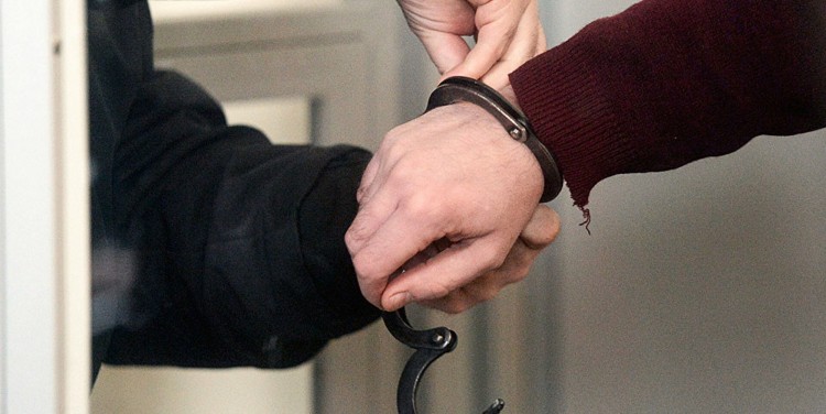 В городе Коряжме полицейские задержали подозреваемого в серии краж
