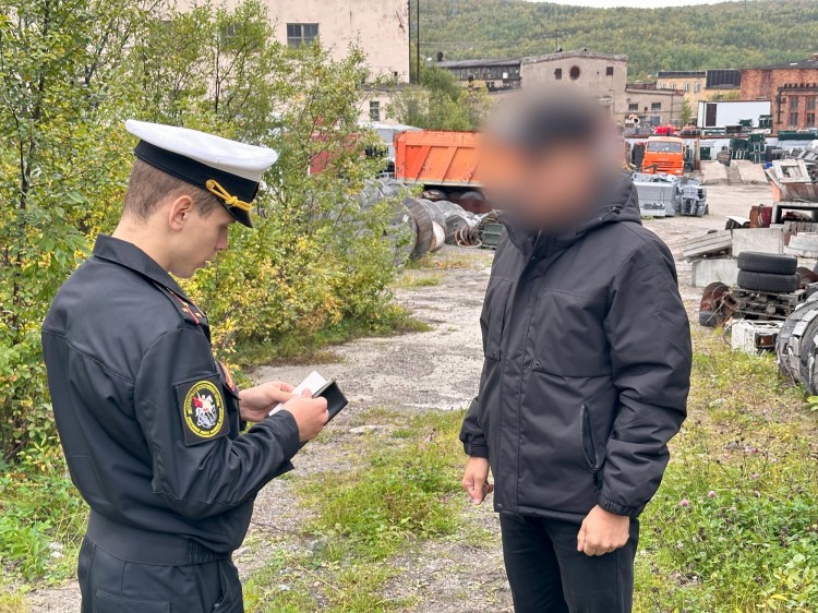 Военные следователи провели в Североморске рейд по выявлению натурализованных граждан, не вставших на воинский учет