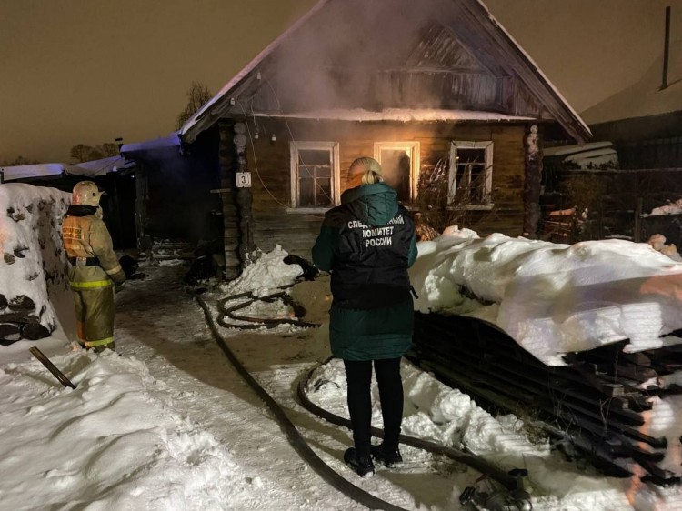 В городе Няндома пожар унес жизни двух человек