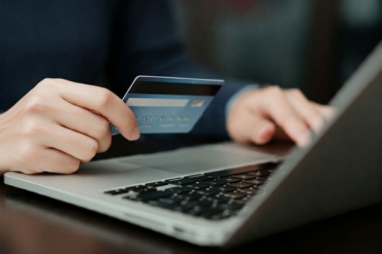 Отец и сын попались на удочку мошенникам в Котласе 