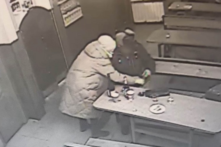 В Северодвинске пенсионерку ограбили в развлекательном заведении