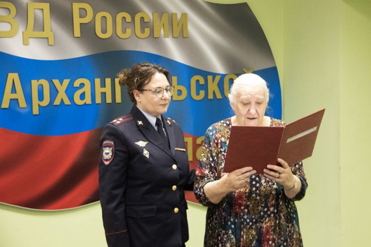 В Архангельске четыре иностранца приняли Присягу гражданина РФ