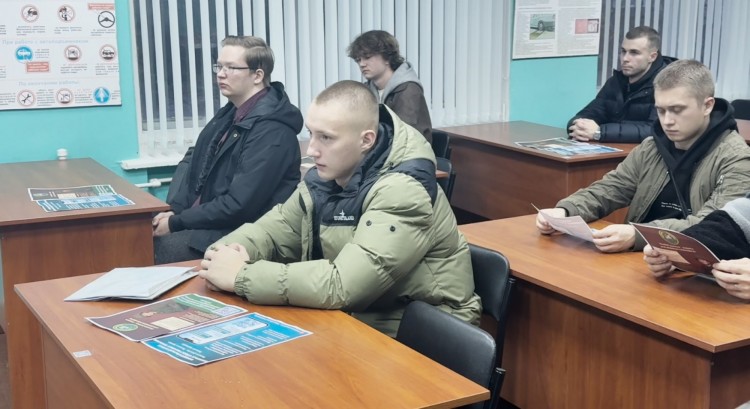 Военные следователи Северного флота проводят регулярные профориентационные беседы с будущими призывниками  Мурманской области