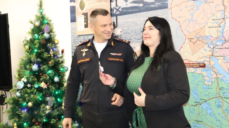 В Североморске состоялось торжественное вручение пригласительных билетов на Губернаторскую елку детям сотрудников военного следственного управления