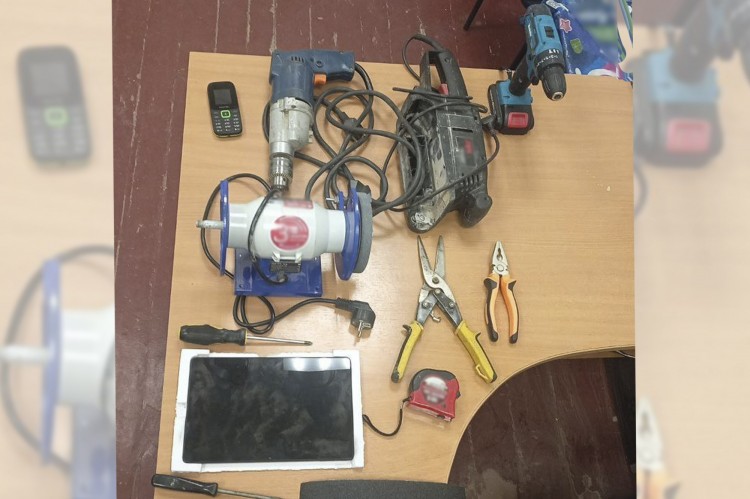 В Северодвинске мужчина украл вещи соседа