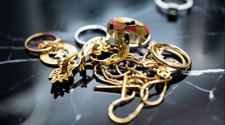 Полицейские Плесецкого округа раскрыли кражу ювелирных украшений