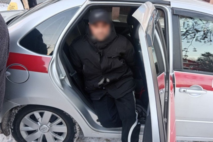 Агрессивный пациент напал на медиков с кинжалом 