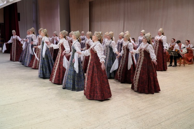 Северный народный хор выступил перед детьми росгвардейцев – участников СВО из Санкт-Петербурга