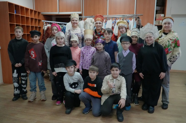 Северный народный хор выступил перед детьми росгвардейцев – участников СВО из Санкт-Петербурга